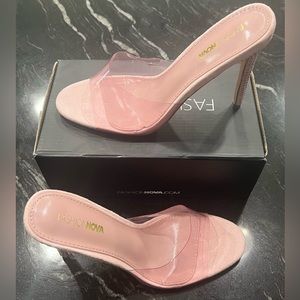 BRAND NEW Fashion Nova Heel Size 8.5 Women’s
